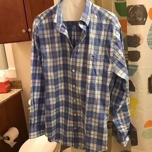 EUC Men’s Vineyard Vines button down (Small)